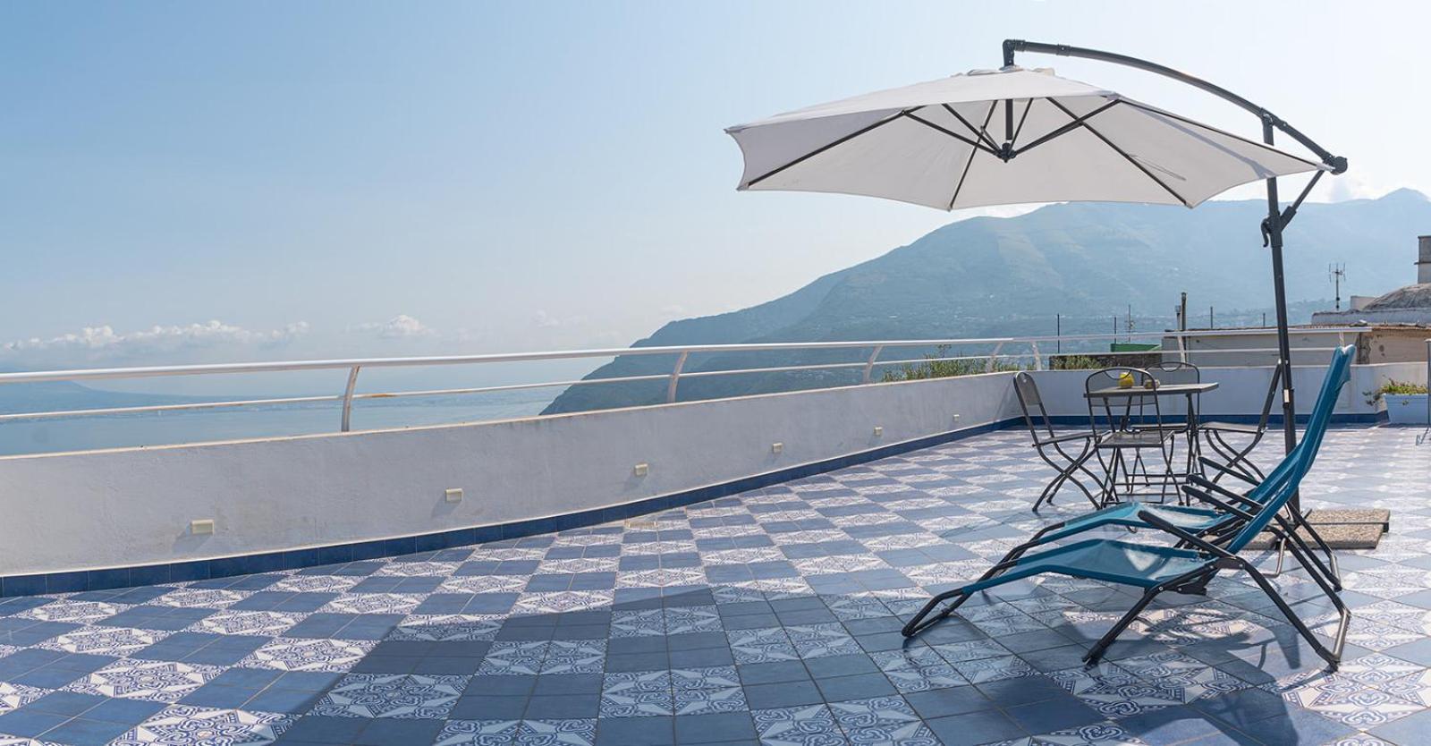 Blue 51 Apartment *
